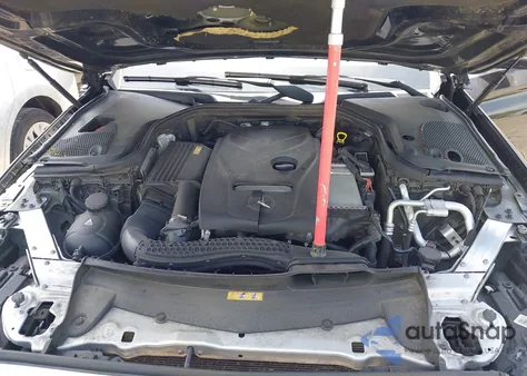 2017 Mercedes-Benz E 300 4Matic z USA, uszkodzony, nr VIN WDDZF4KB2HA126271